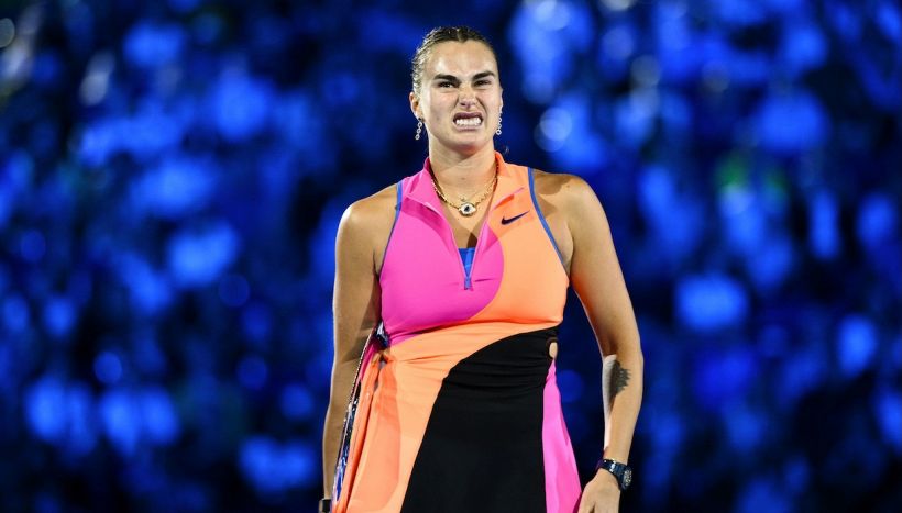 Dubai, bufera su Sabalenka e Swiatek: chiesta la penalizzazione dopo i ritiri. L’attacco di Roddick: “Assurdo”