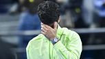 Doha, Alcaraz batte Khachanov in rimonta, ma quanto è nervoso: litiga col giudice di sedia e attacca l'ATP