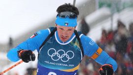 Tommaso Giacomel, la beffa clamorosa: è in testa ma accusa un malore, cosa è successo. La maledizione Milano Cortina