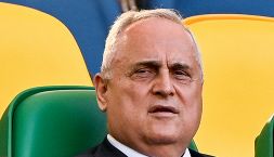 Lazio, Lotito rifiuta maxi-offerta dal Qatar per cedere il club: tifosi infuriati mentre i romanisti esultano