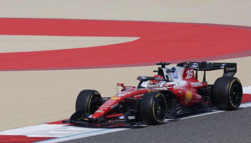 Test F1 Bahrain, la Ferrari adesso fa paura: Leclerc chiude col tempone. Vasseur cauto: "A Melbourne sarà diverso"