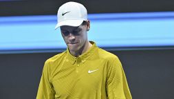 Sinner, Panatta scaccia la ‘crisi’ e replica duramente ai media spagnoli: ma dalla Francia arriva un nuovo allarme
