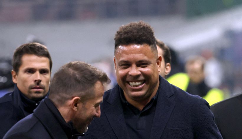 Inter-Bodo: il Meazza celebra l’ex Ronaldo, ma che imbarazzo il siparietto del Fenomeno con Capello