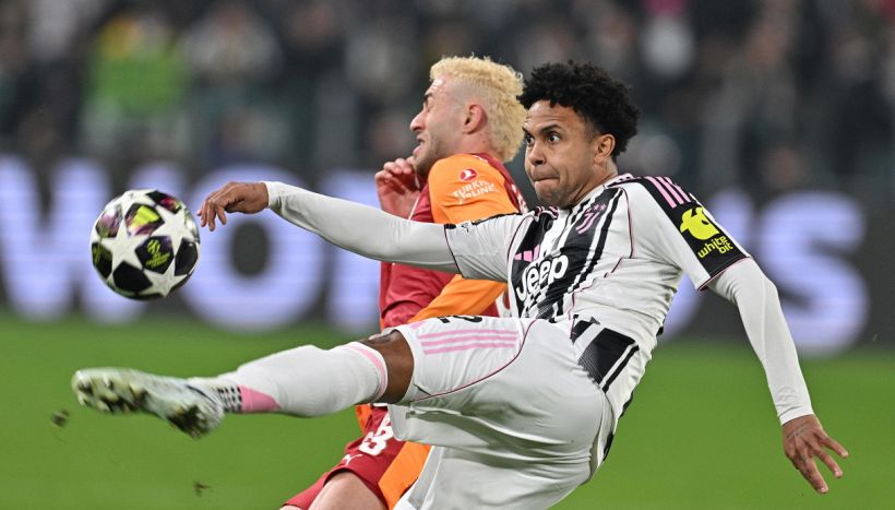 Juventus, il rosso a Kelly scatena le proteste: è maledizione simulazioni. Lo sfogo di Spalletti col quarto uomo