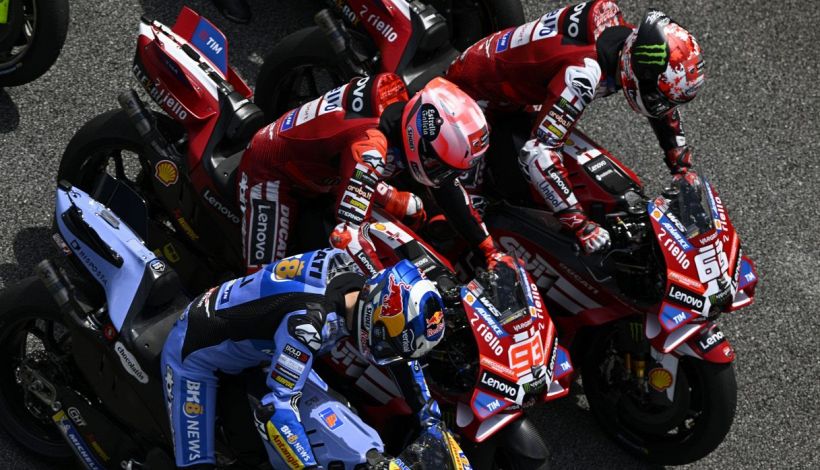 Marquez contro Bagnaia, Bezzecchi e il resto del mondo: dove vedere il Gp di Thailandia, parte il Mondiale MotoGP