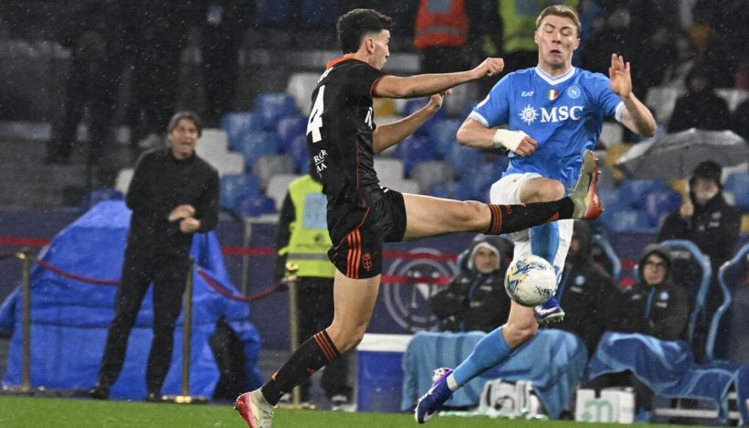 Napoli-Como, moviola: offside, rigore e fallo nella stessa azione ma l’errore grave è un altro