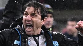 Coppa Italia, Napoli: Conte sfida il giochista Fabregas ma arriva l’accusa che scatena il web