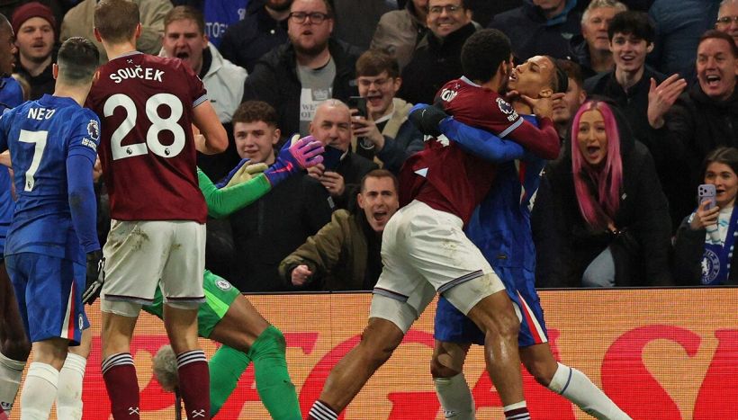 Chelsea-West Ham: rissa, pugni, mosse da kung-fu, un espulso, rimonta folle al 92'