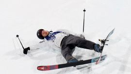 Milano Cortina, ancora paura dopo Lindsey Vonn: tremenda caduta per Lajunen nel Big Air, come sta il 18enne