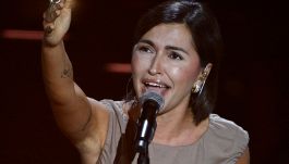 Chi è Serena Brancale, il papà calciatore, la sorella Nicole con lei a Sanremo 2026 e il fidanzato pugile