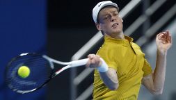 Doha, Sinner batte Popyrin sotto gli occhi di Laila e trova Mensik: Tsitsipas, la vendetta è dolce su Medvedev