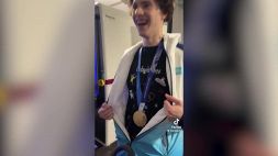 È febbre dell'oro, la gioia degli atleti delle Olimpiadi e l'ironia sui social
