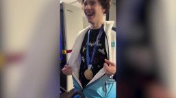 È febbre dell'oro, la gioia degli atleti delle Olimpiadi e l'ironia sui social