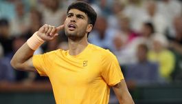 Alcaraz stufo di doversi sudare le vittorie: "Contro di me sembrano tutti Federer". Le ultime sulla caviglia
