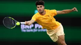 Indian Wells: Alcaraz travolge Norrie, spaventa Sinner e ritrova Medvedev, che batte Draper tra le polemiche