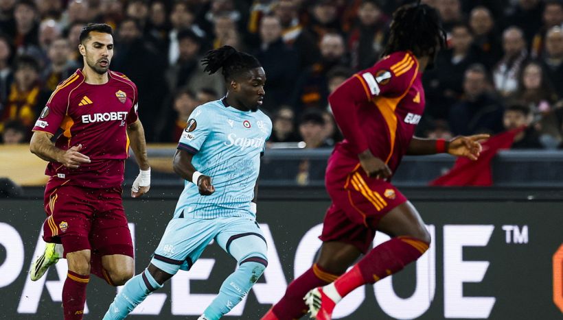 Roma-Bologna: proteste di Mancini sul gol di Rowe, il Var fa infuriare i giallorossi anche in Europa