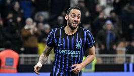 Inter, Calhanoglu senza pace: futuro deciso dopo l’ultimo ko. Come sta Bastoni, scoppia il caso Barella