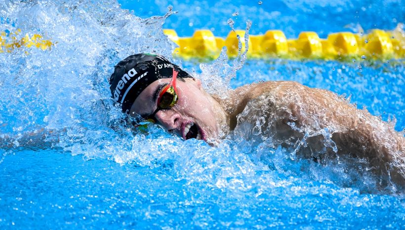 Carlos D'Ambrosio frantuma il record di Thomas Ceccon: migliorato di quasi un secondo il primato dei 200 stile