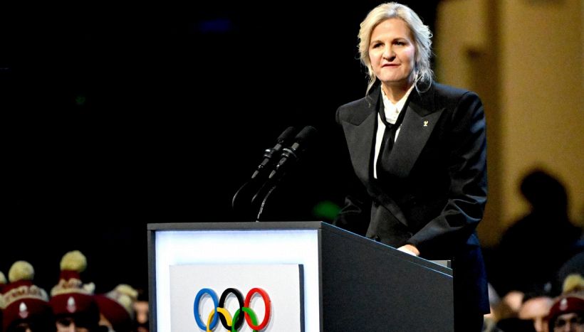 Olimpiadi, le nuove regole del Cio escludono atlete transgender e con DSD dalle competizioni femminile con un test