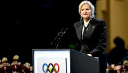 Olimpiadi, le nuove regole del Cio escludono atlete transgender e con DSD dalle competizioni femminile con un test