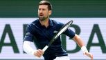 Djokovic, lite col team a Indian Wells: parolacce verso il box, rischio tracollo, poi batte a fatica Kovacevic