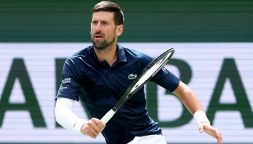 Djokovic, lite col team a Indian Wells: parolacce verso il box, rischio tracollo, poi batte a fatica Kovacevic