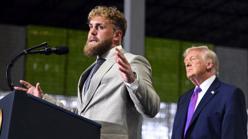 Trump balla YMCA con Jake Paul e lo invita a candidarsi: il video virale prima del comizio