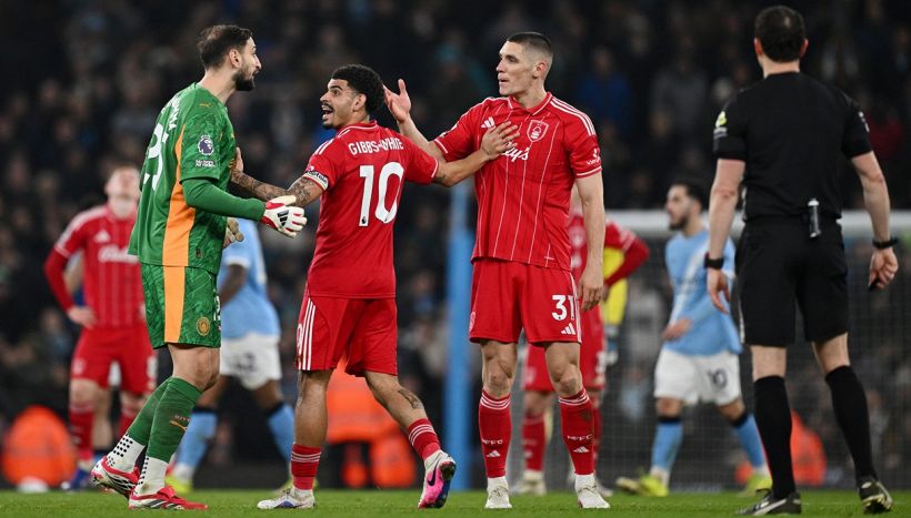 Donnarumma beffato di tacco: il Manchester City frena col Nottingham Forest e l’Arsenal va in fuga