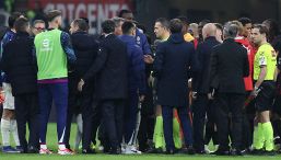 Milan-Inter, Doveri fischia un attimo prima del gol dell'1-1, poi nega un rigore su mani di Ricci: è bufera