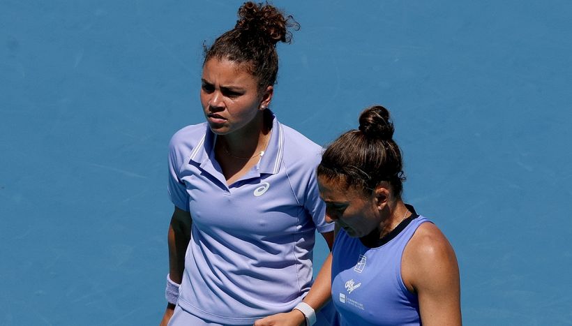 Errani e Paolini in finale a Miami, la semifinale dura tre game: Mertens si tocca il petto e si ritira