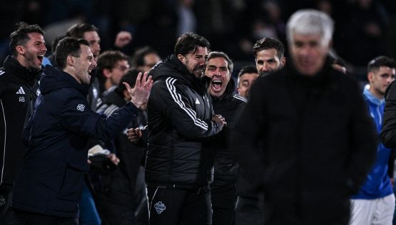 Como-Roma, il rosso a Wesley scatena la bufera: Gasperini e Fabregas si accusano, mancato saluto e tensioni