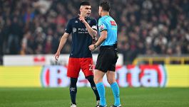 Genoa-Udinese, rigore dato e tolto col Var: bufera su Collu. Rossoblu in tilt, Ekkelenkamp e Davis spietati