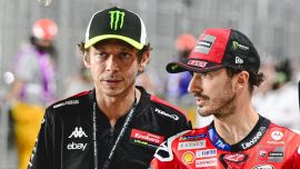 Rossi: 'Bagnaia si è perso', metti una sera a cena con Lorenzo e Agostini ma Salucci svela contatti Aprilia