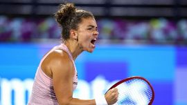Indian Wells, Paolini soffre ma batte caldo e Tomjianovic: agli ottavi c'è Gibson. Sabalenka vince e mostra i carati