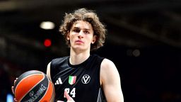 Napoli-Virtus finisce nel caos: contestazione e schiaffo a un tifoso