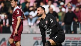 Salernitana-Altamura, moviola: Var rotto, gara in ritardo, un rosso immediato, caos sui rigori ma esulta Cosmi