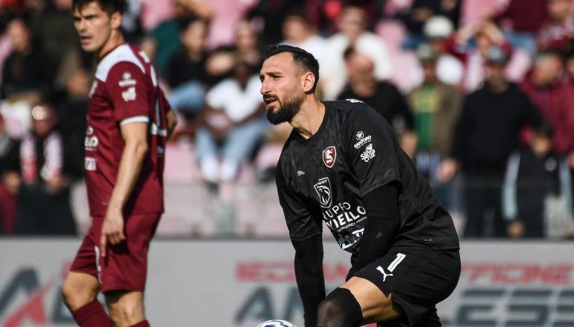 Salernitana-Altamura, moviola: Var rotto, gara in ritardo, un rosso immediato, caos sui rigori ma esulta Cosmi