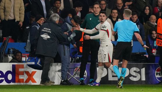 Chelsea, Pedro Neto rischia grosso: l’Uefa apre un’inchiesta dopo la spinta e la sceneggiata del raccattapalle del PSG