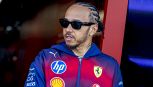Hamilton risponde a Russell, sorpresa Mario Kart per Leclerc e Max punge: caso partenze, la Ferrari non ci sta