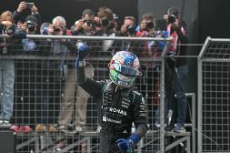 GP Cina è tricolore: Antonelli domina e fa la storia, Russell 2°. Hamilton primo podio Ferrari, battuto Leclerc