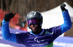Il momento in cui Jacopo Luchini ha vinto l’oro paralimpico nello snowboard