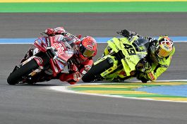 Sprint Brasile: Marquez "colma il buco" e vince in volata su Di Giannantonio. Martin a podio, Bezzecchi 4°