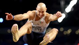 Mondiali, Dester rischia la doppia beffa: prima l’errore dei giudici poi l’infortunio. Caos nella pedana del lungo