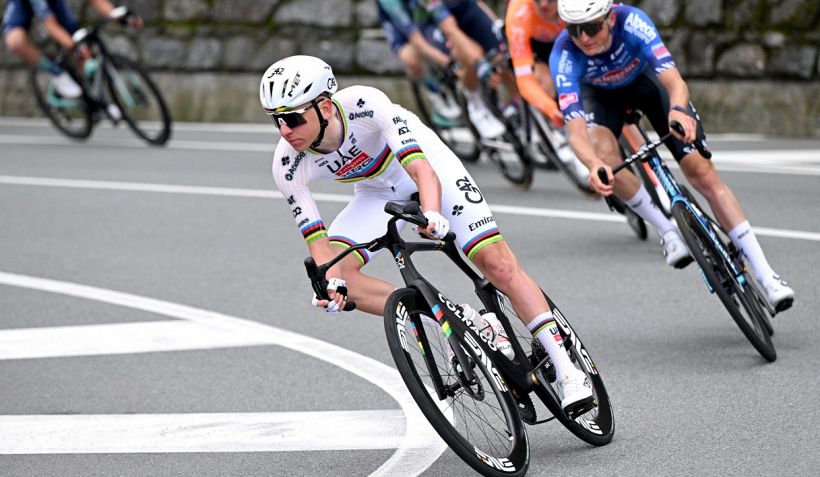 Milano-Sanremo 2026, Pogacar leggendario: cade, rimonta e vince davanti a Pidcock