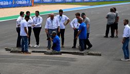 Voragine in pista a Goiania: Sprint MotoGP ritardata, qualifiche Moto2 e Moto3 rinviate. Cosa è successo