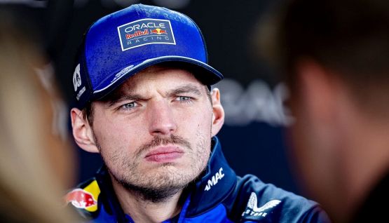 Verstappen: "Non parlo se ci sei tu", giornalista cacciato e tensione a Suzuka. Il perchè del gesto di Max
