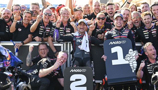 MotoGP Brasile, Rossi chiama Bezzecchi: "Mi ha caricato". E con Martin e Di Giannantonio commenta la pista: "Ma c'era acqua?"
