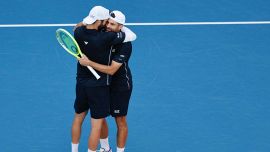 Bolelli e Vavassori, titolo ed emozioni: la dedica di Simone al papà, Andrea in lacrime. Paolini-Errani e Sinner: l’Italia sogna