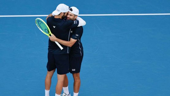 Bolelli e Vavassori, titolo ed emozioni: la dedica di Simone al papà, Andrea in lacrime. Paolini-Errani e Sinner: l’Italia sogna