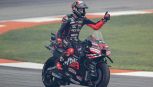 GP Thailandia: Bezzecchi stravince, Acosta 2°, dominio Aprilia. Male Ducati: foratura Marquez, Bagnaia nono